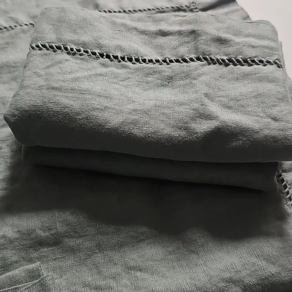 Pottery Barn Linen Napkins (6) - Picture 2 of 4